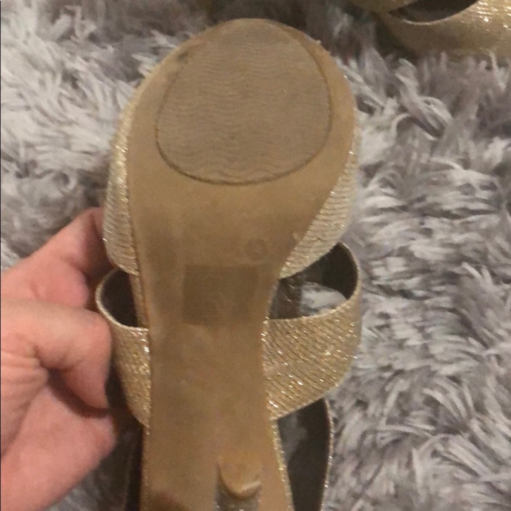 Gold Sparkles Moda Heels - Picture 3 of 3